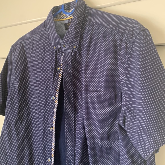 Short sleeve men’s button-down – denim and flower - slim fit size large men’s - Picture 3 of 6